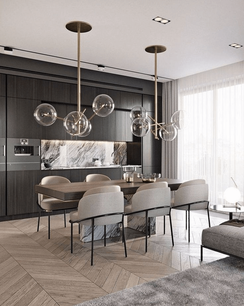 Салон_потолок_ткань_Descor_ниша_для_штор_встроенные_споты_люстры_трековая_шина